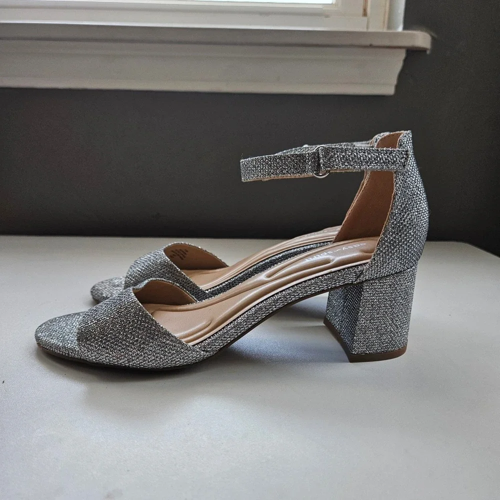 Easy Spirit Silver Glitter Block Heel Size 7.5 Ankle Strap Sparkle Hoco Formal